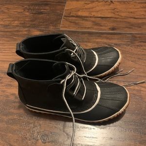 Black sorel duck boot